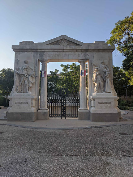 Monument aux morts à Nîmes