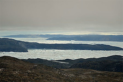 Fjord glacé vu du ciel