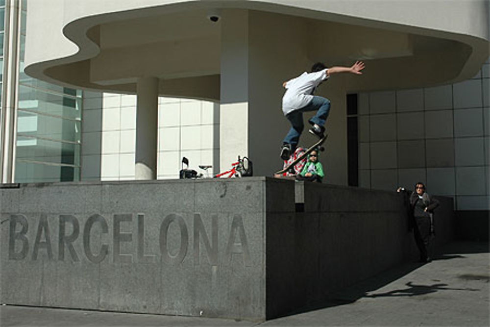 Devant le MACBA