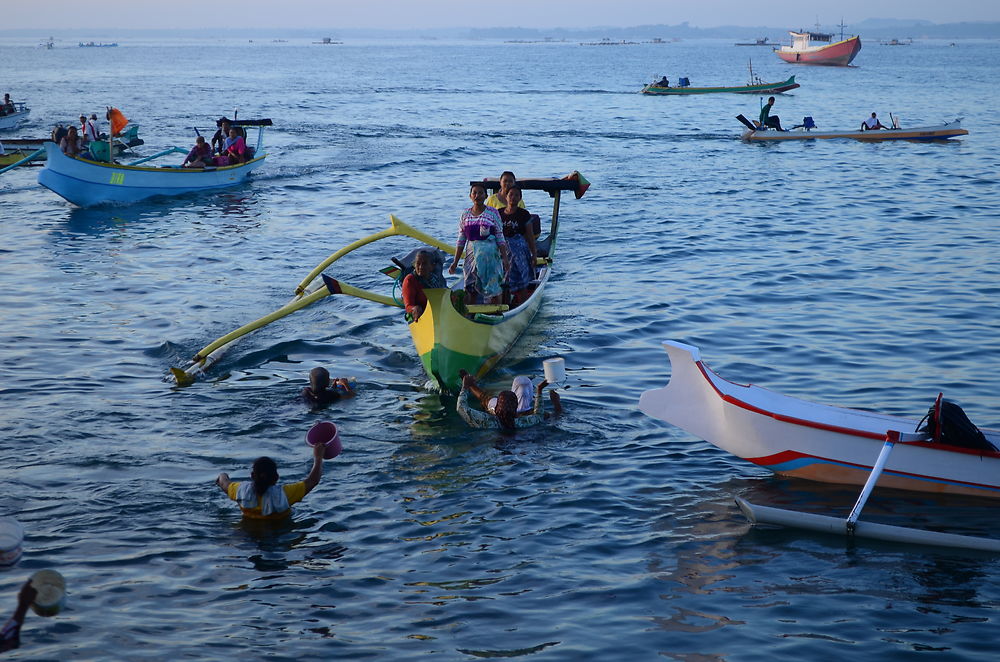 L'arrivée des bateaux de pêche au port