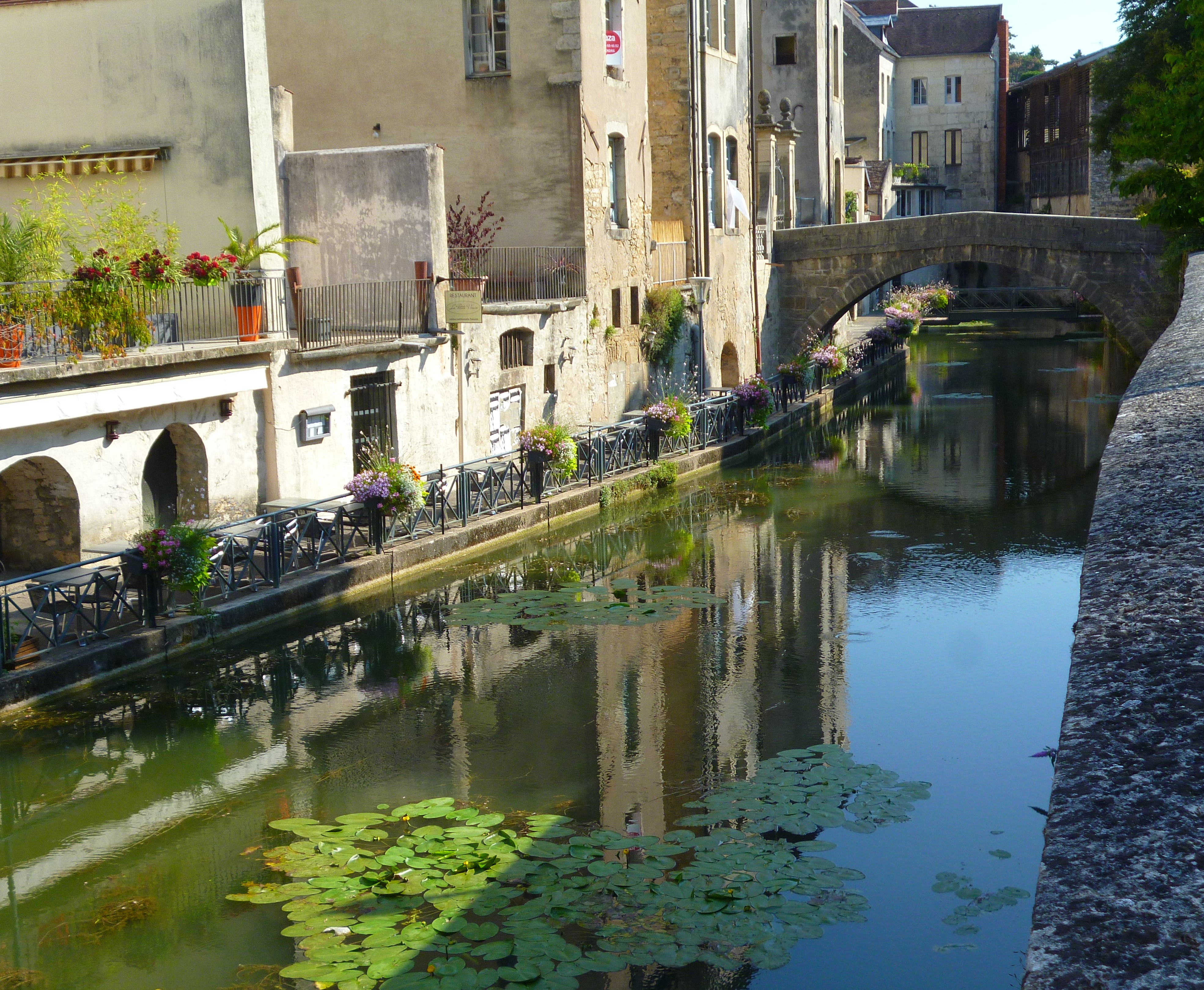 Le canal des Tanneurs, Dole, France Le canal des Tanneurs, Dole, France