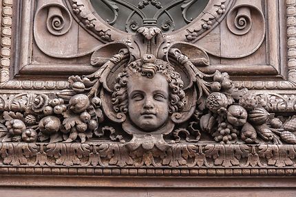 Le Louvre, porte en bois sculpté