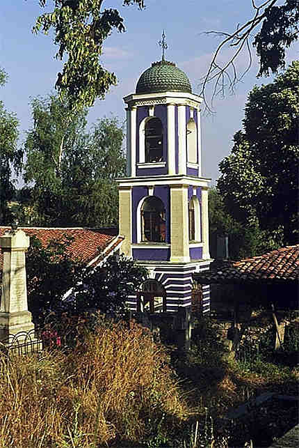 Koprivtschitsa, l'église de l'Assomption vue du cimetière