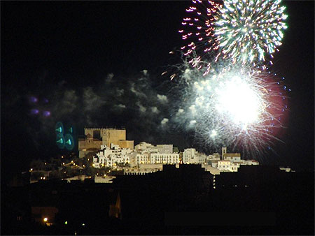 Feu d'artifice au château de Peñiscola Feu d'artifice au château de Peñiscola