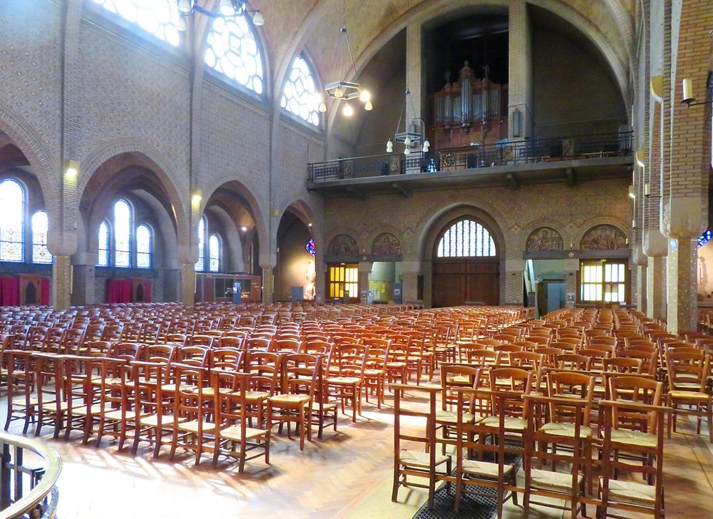 Intérieur de l'église Saint-Léon de Paris