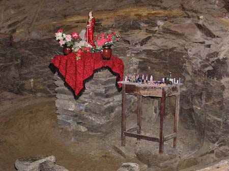L'autel sous la terre L'autel sous la terre
