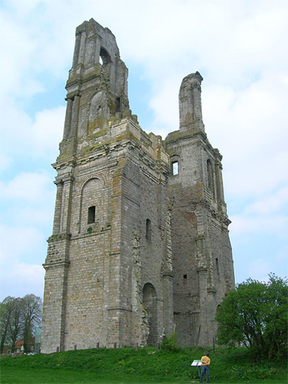 Abbatiale en ruine