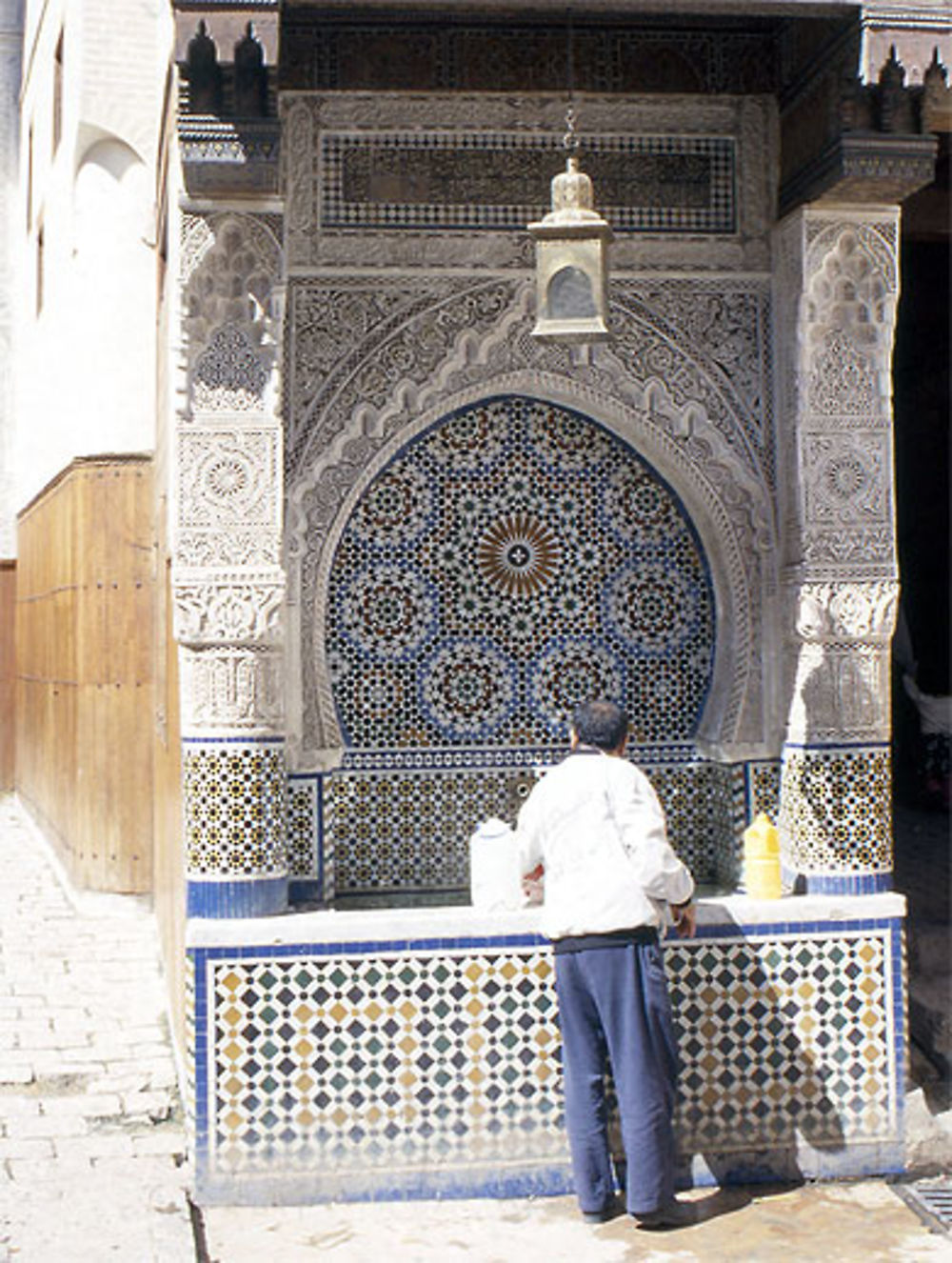 La fontaine Nejjarine dans la médina de Fès