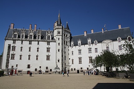 Cours du Château