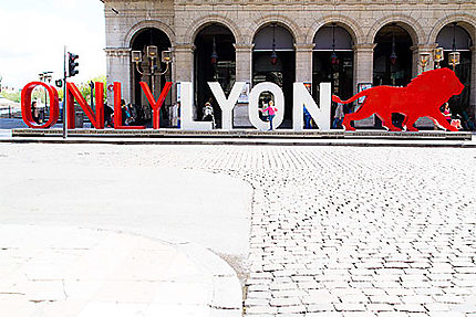 Lyon - Only Lyon devant l'Opéra