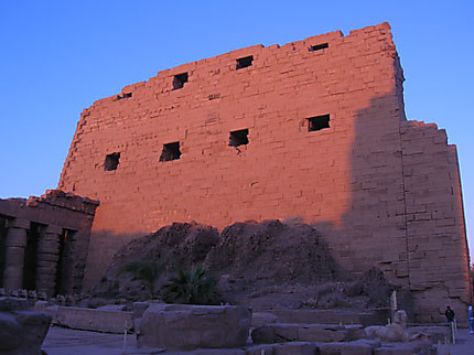 Karnak le mur qui a construit le mur