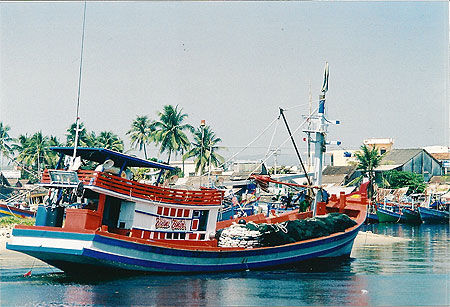 Bateau de pêcheurs au Vietnam