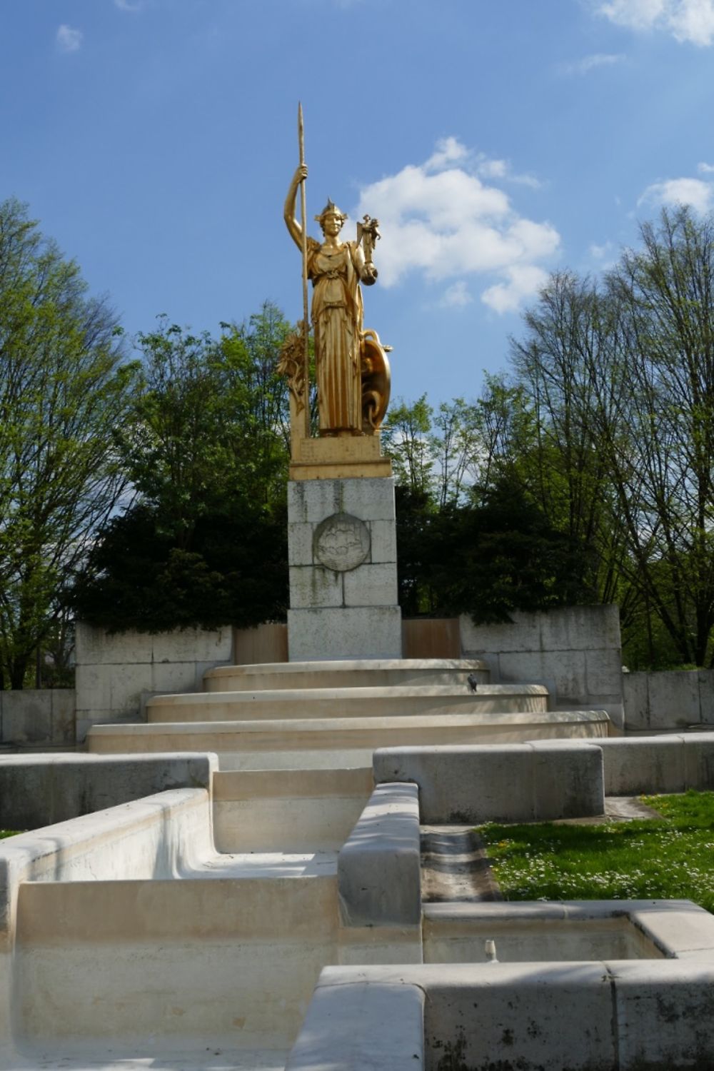 Fontaine de la porte dorée