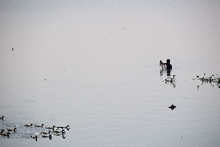 Pêcheur dans le lac Taung tha Man