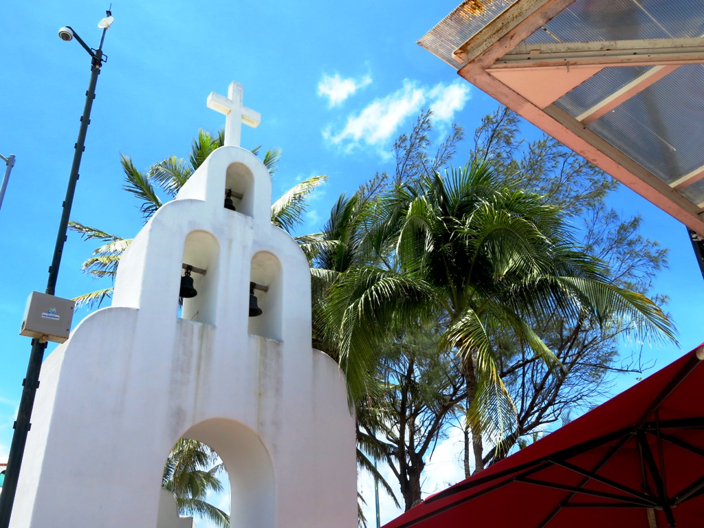 Clocher de l'Eglise de Playa del Carmen Clocher de l'Eglise de Playa del Carmen