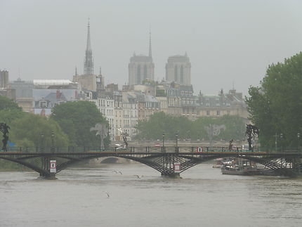 Brume de Paris sur Seine