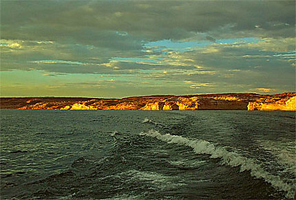 Promenade en bateau au coucher du soleil