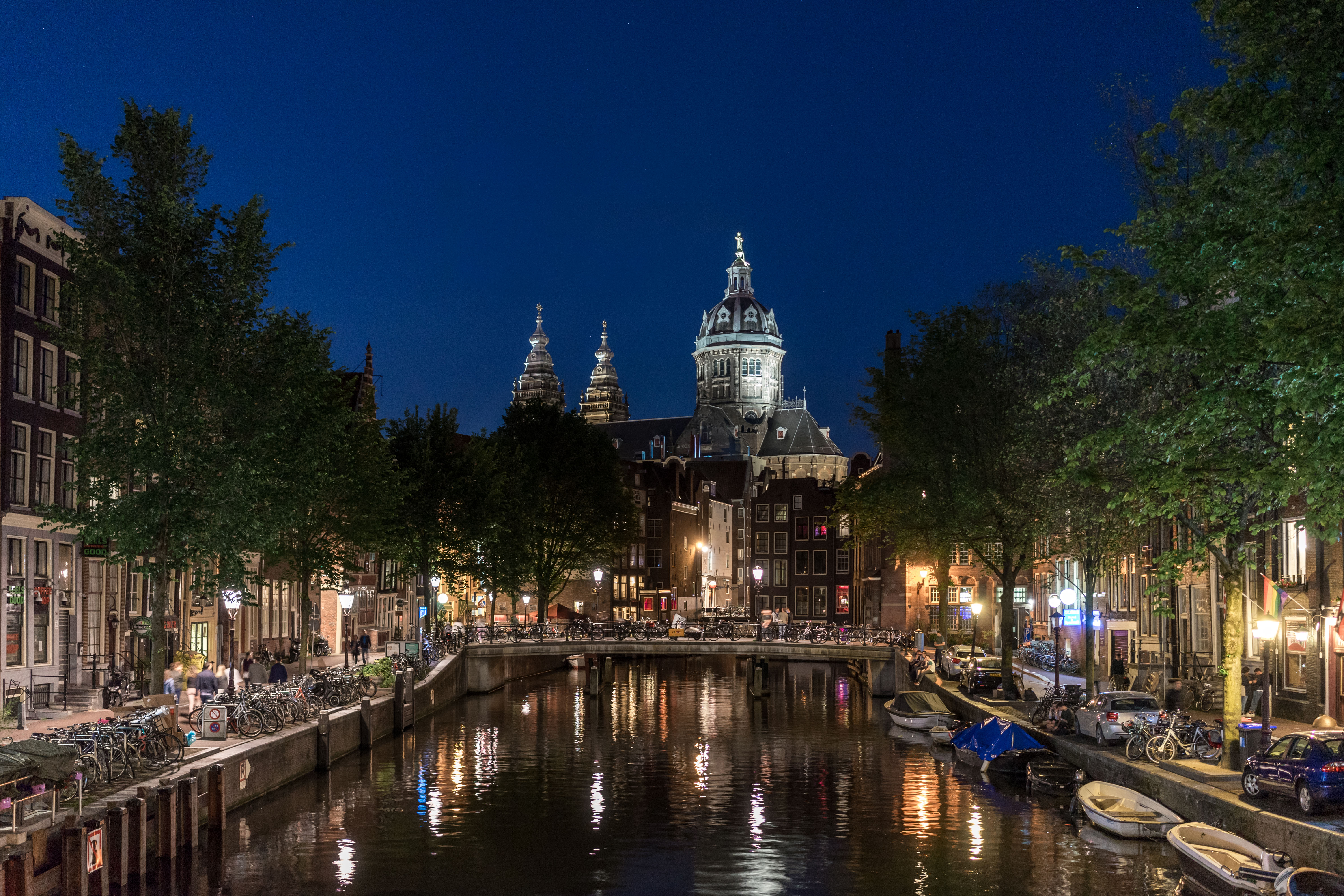 Oudezijds Voorburgwal Oudezijds Voorburgwal
