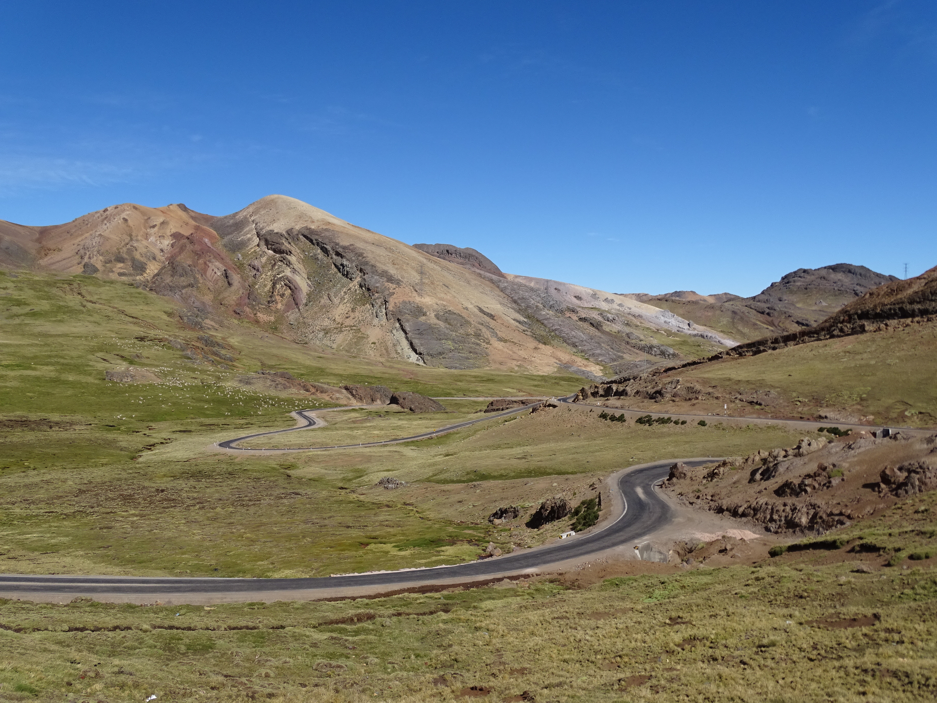 Ruta 28D, entre Huancavelica et Laguna Choclococha Ruta 28D, entre Huancavelica et Laguna Choclococha