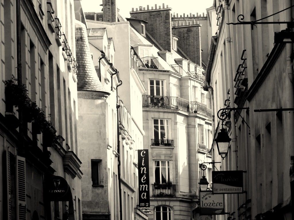 La rue Hautefeuille et sa vieille tour