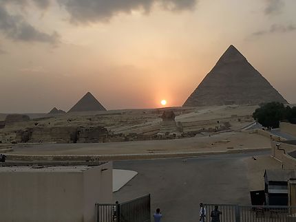 Coucher de soleil sur les Pyramides de Guizèh