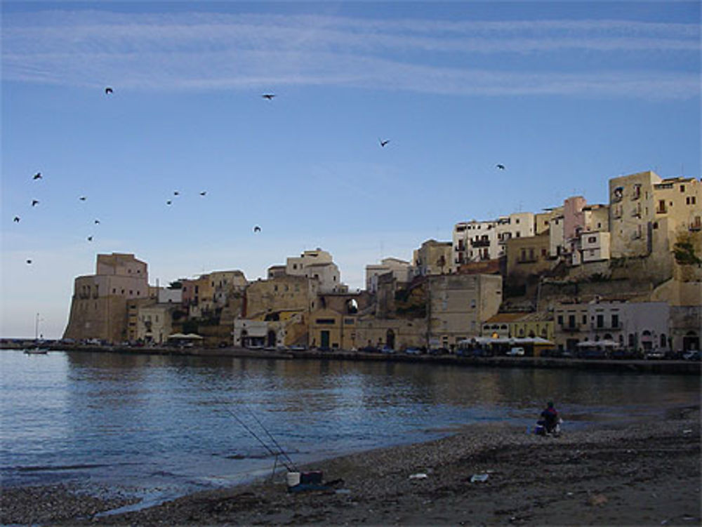 La plage de Castellammare au coucher de soleil