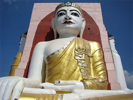 Bouddha géant de la pagode Kyaik Pun Bouddha géant de la pagode Kyaik Pun