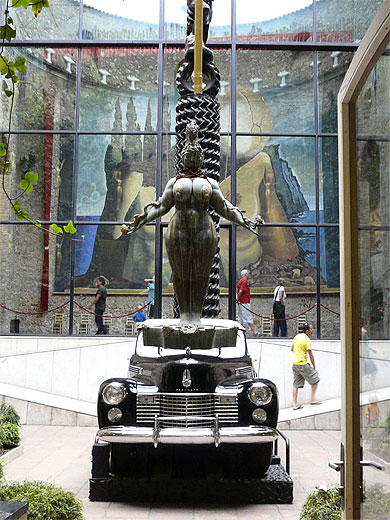 Figuerès - musée Dali : Statues : Teatre-Museu Gala Salvador Dalí : Figueres  : Costa Brava et Gérone : Catalogne : Routard.com