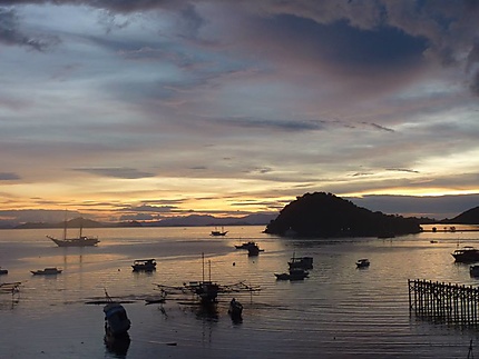 Coucher de soleil sur la baie de Labuan Bajo