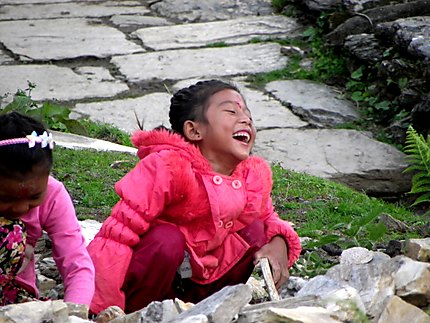Petite fille népalaise aux anges !