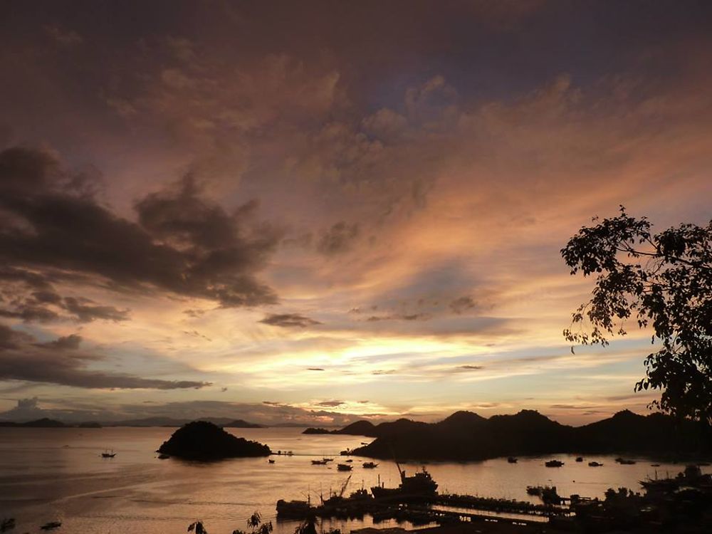 Coucher de soleil sur la baie de Labuan Bajo