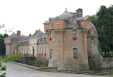 Le château de Dampierre Le château de Dampierre