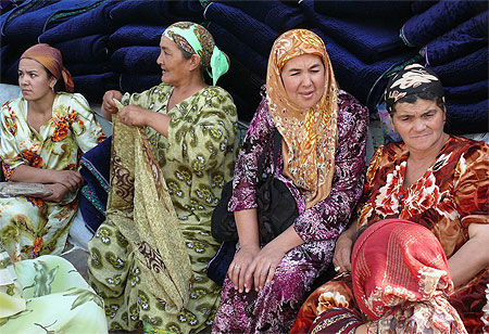 Femmes au marché d'Urgut