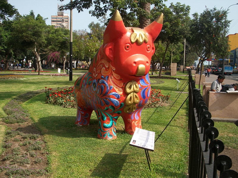 Statue de taureau au parc Kennedy (Miraflores)