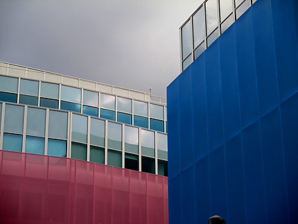 Immeubles modernes et colorés