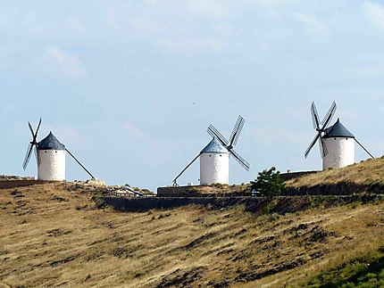 Moulins sur la colline de Consuegra