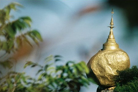 Le grand Rocher d'Or en équilibre instable Le grand Rocher d'Or en équilibre instable
