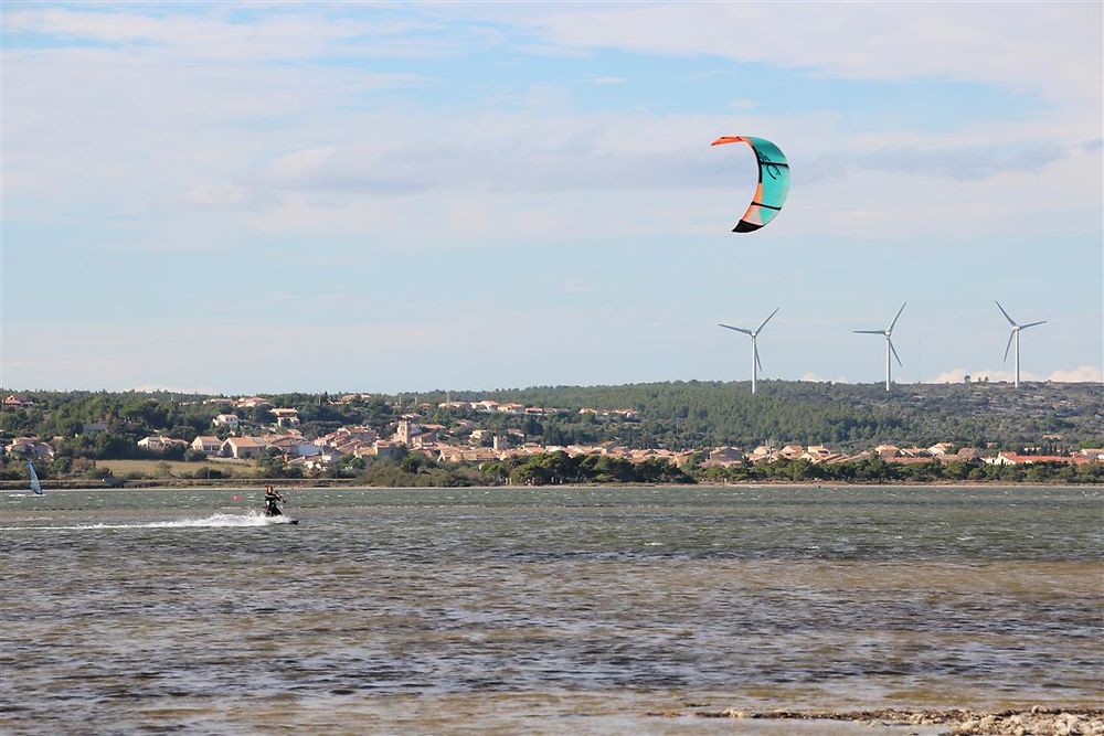 Kitesurf sur l'étang de La Palme