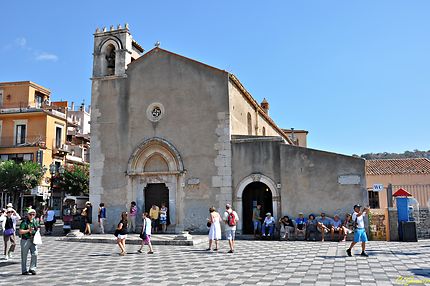 Piazza IX Aprile à Taormina
