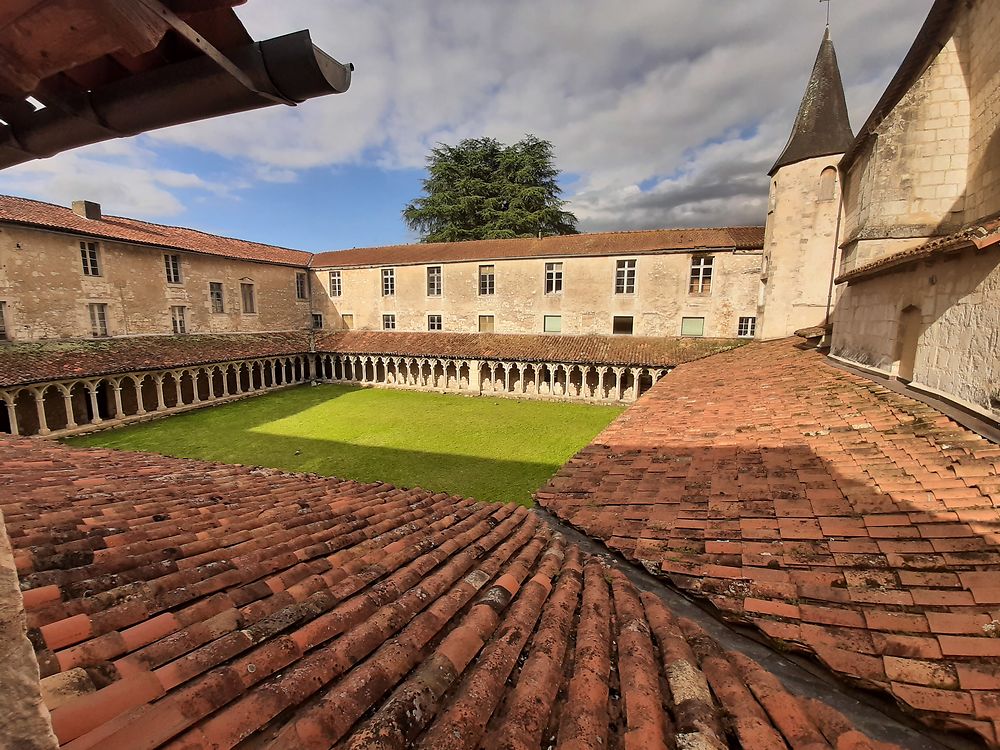 Soleil sur le cloître