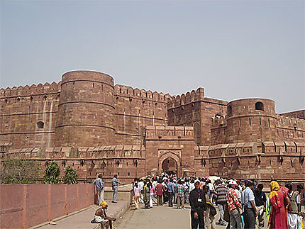 Mur d'enceinte du fort rouge