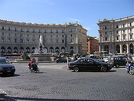 La piazza della Repubblica et sa fontaine