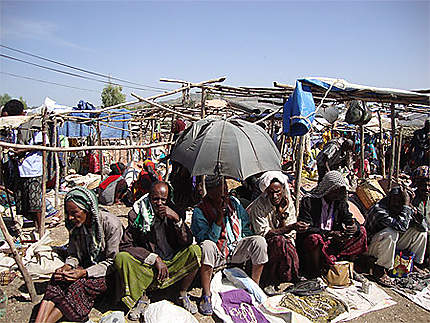 Vendeurs au marché de Bati