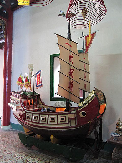 Pagode Phuc Kien à Hoi An, maquette de bateau Pagode Phuc Kien à Hoi An, maquette de bateau