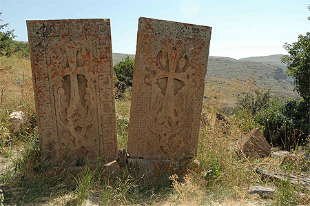 Khatchkars au monastère de Tsakhats Kar Khatchkars au monastère de Tsakhats Kar