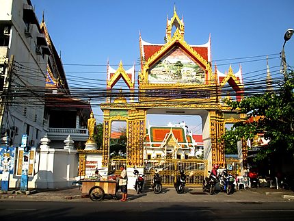 Entrée principale du Wat Chaimongkol