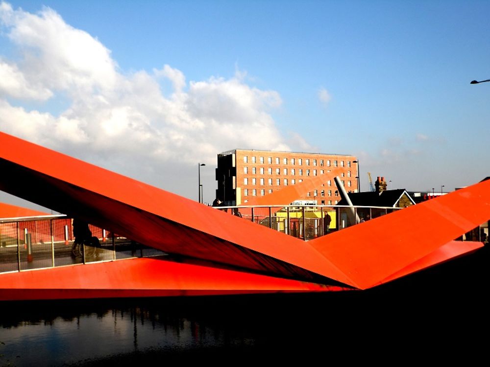 Pont moderne à Cardiff Bay