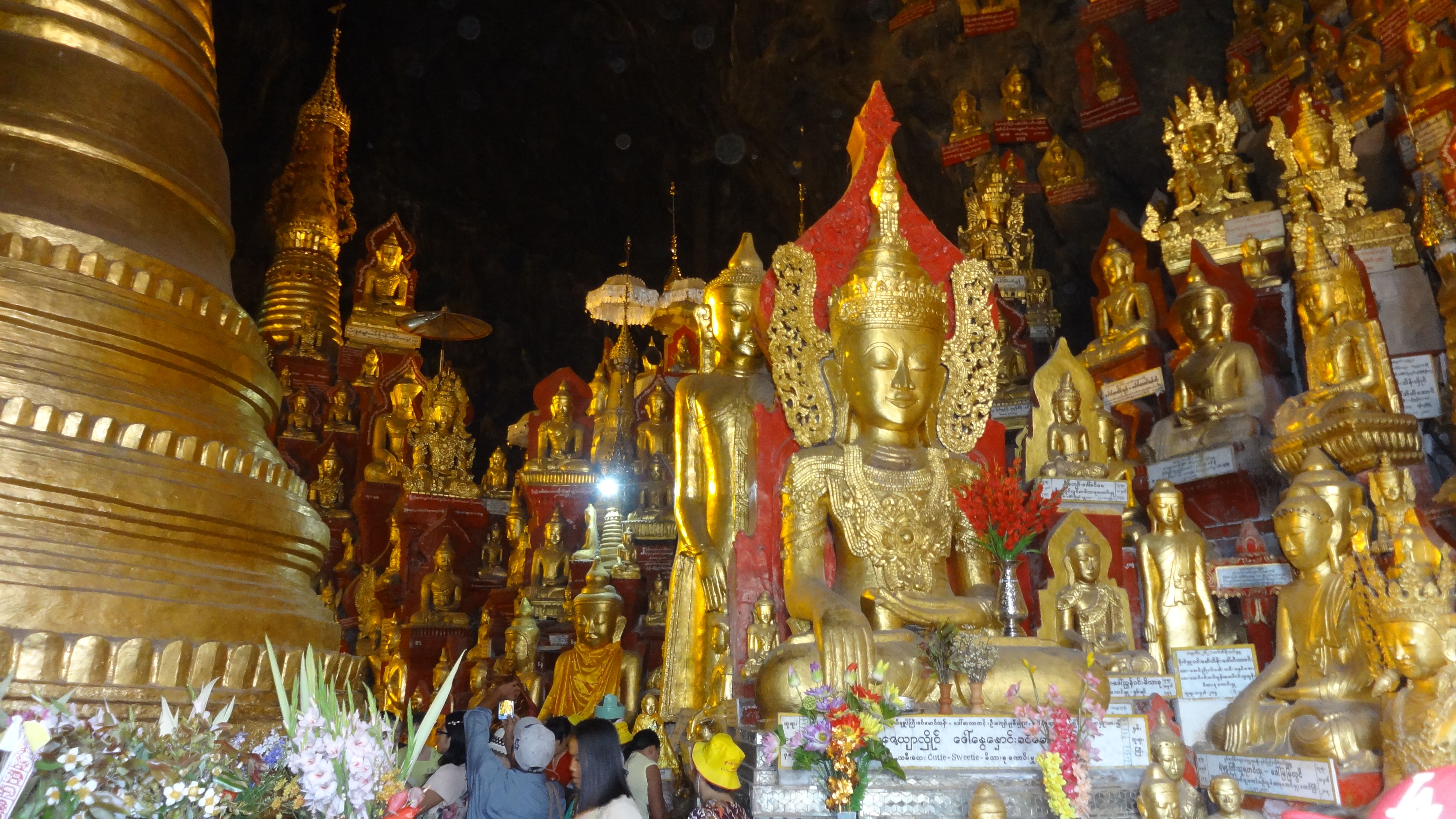 Les grottes au 8.000 statues de Bouddha