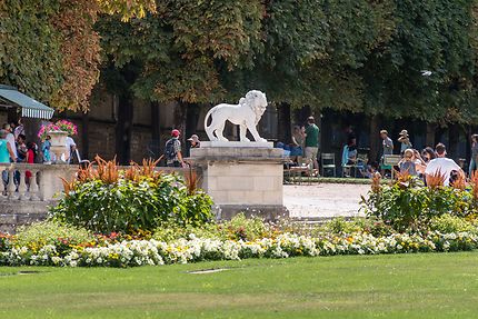 Jardin du Luxembourg, statue de lion