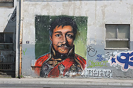 Peinture murale de Karadjordje et graffitis dans le quartier de Savamala